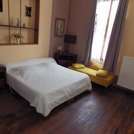 Bed and Breakfast Domaine Des Roses Vaudelnay Exterior foto