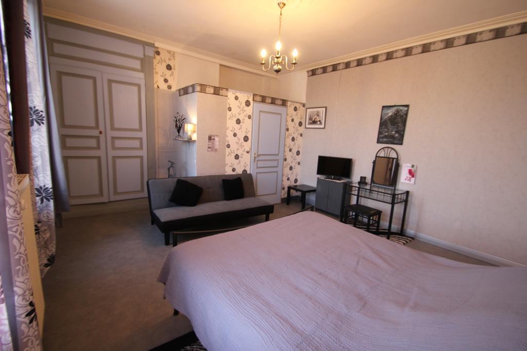 Bed and Breakfast Domaine Des Roses Vaudelnay Habitación foto