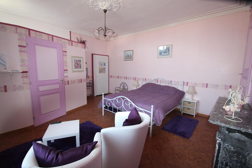 Bed and Breakfast Domaine Des Roses Vaudelnay Habitación foto