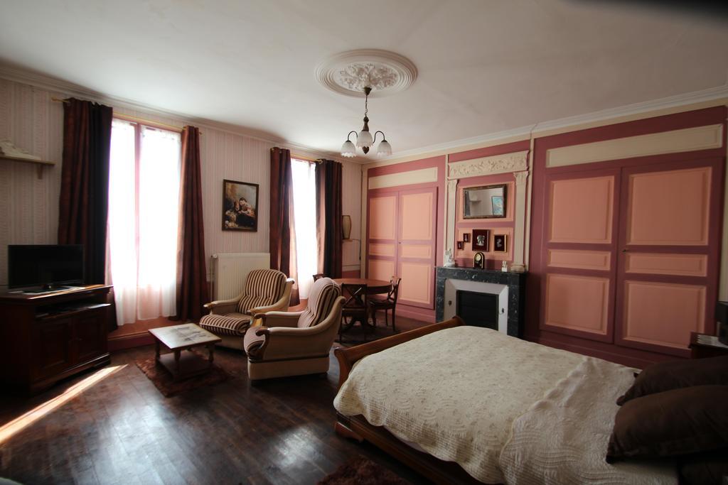 Bed and Breakfast Domaine Des Roses Vaudelnay Habitación foto