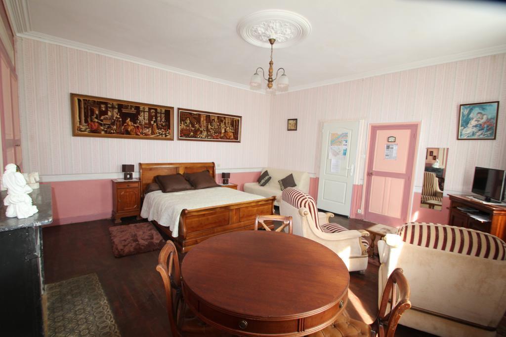 Bed and Breakfast Domaine Des Roses Vaudelnay Habitación foto