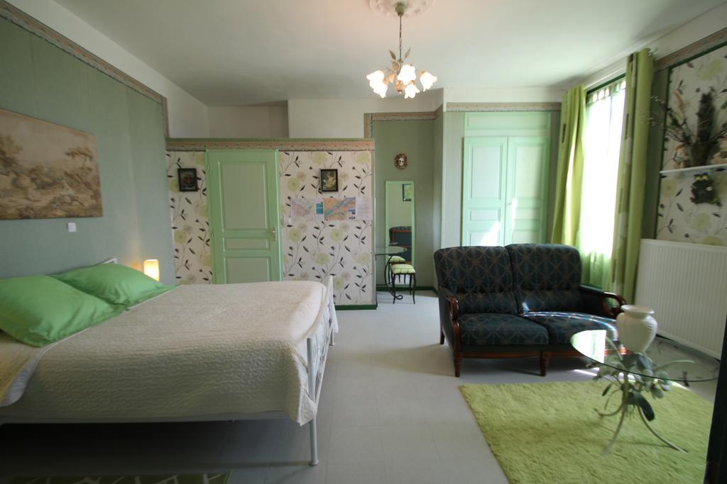 Bed and Breakfast Domaine Des Roses Vaudelnay Habitación foto